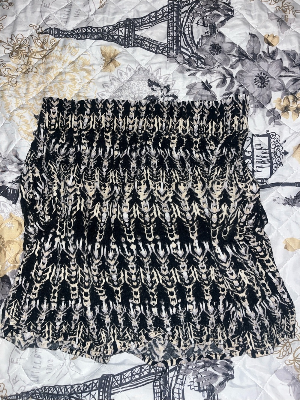 H&M Black and Cream Mini Skirt with Patterned Texture